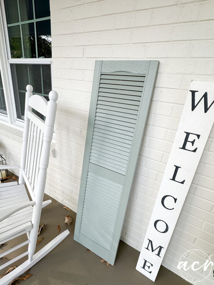 white duck brick home with gray blue shutter