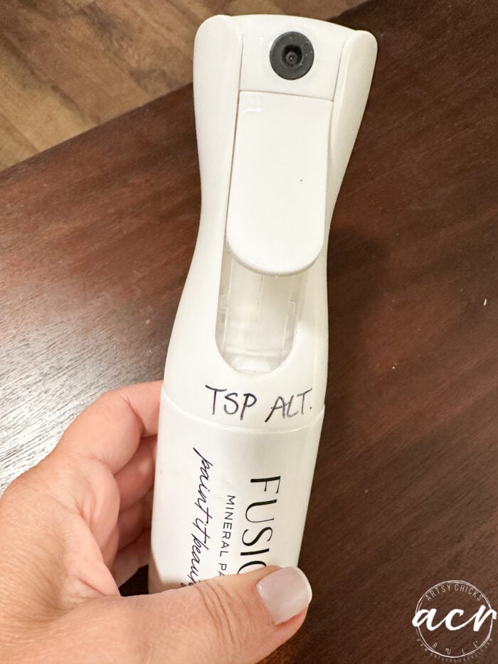 TSP en un rociador continuo blanco
