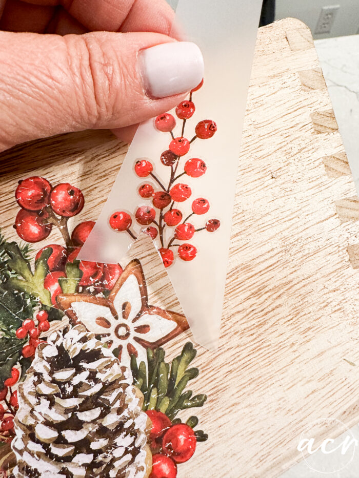 adding red berries to edge