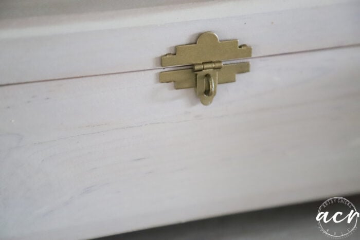 pretty bronze/gold hardware