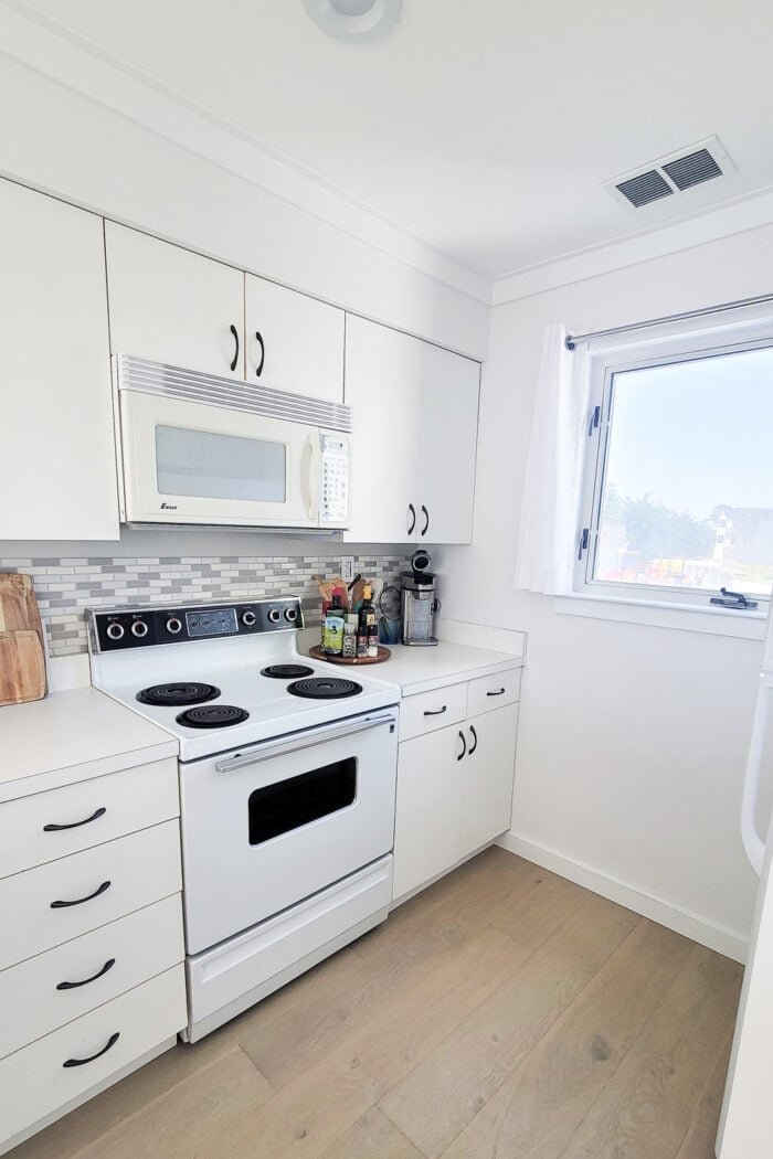white kitchen
