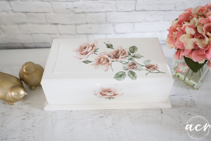 another view of the white jewelry box with pink roses top and side