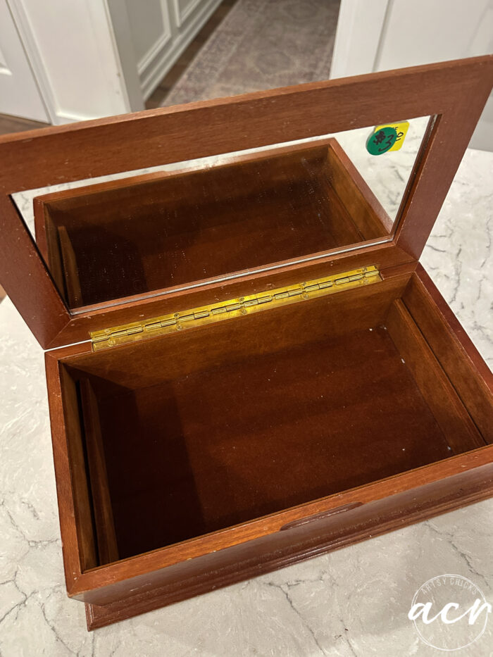 inside of jewelry box before