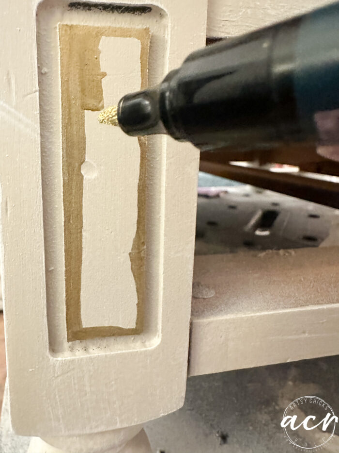 using gilding marker to color in areas of table