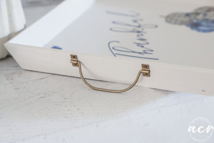 side of tray showing gold handle