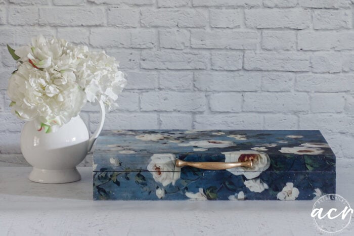 blue and white rose box with gold handle front view