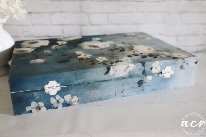 back view of box showing hinges 