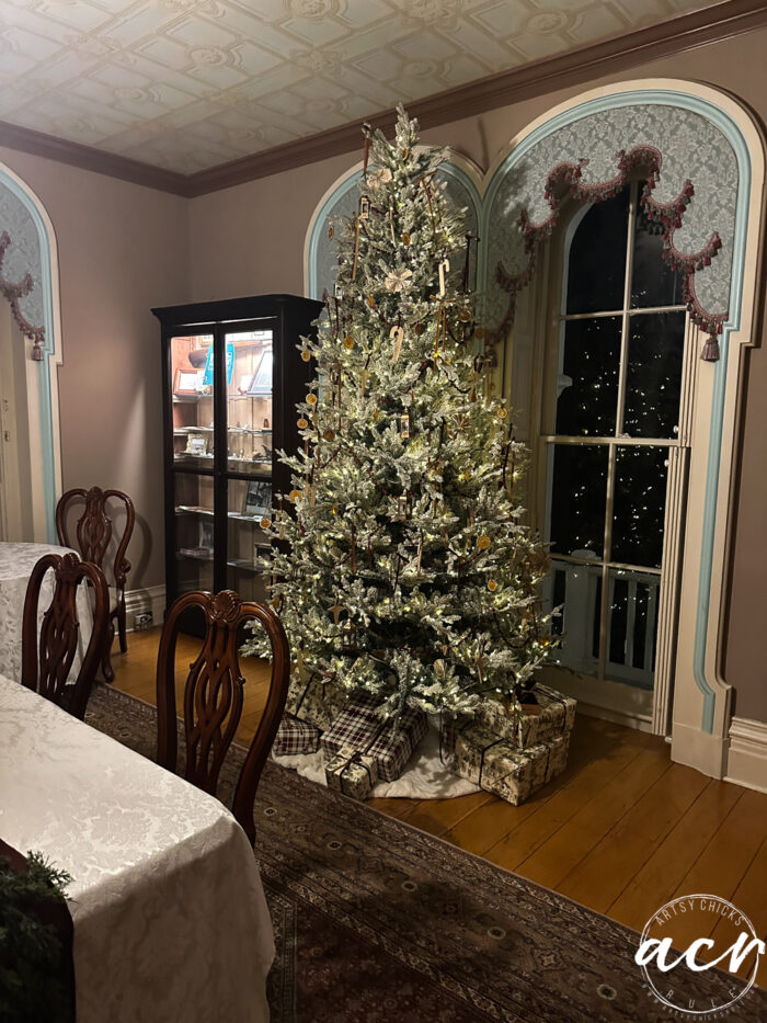 christmas tree in dining room