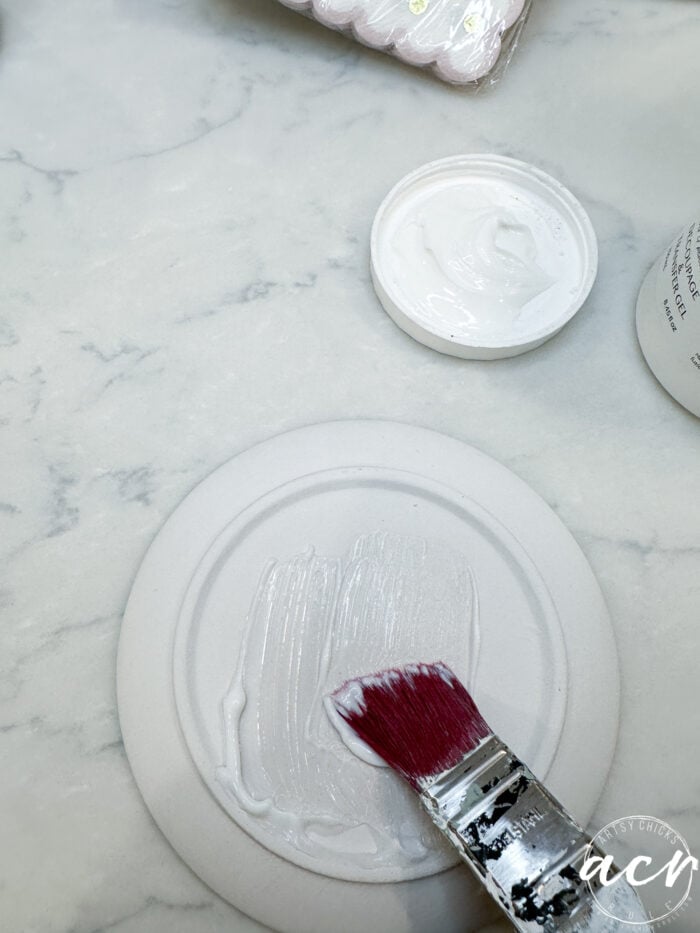 adding transfer gel to back of small plate